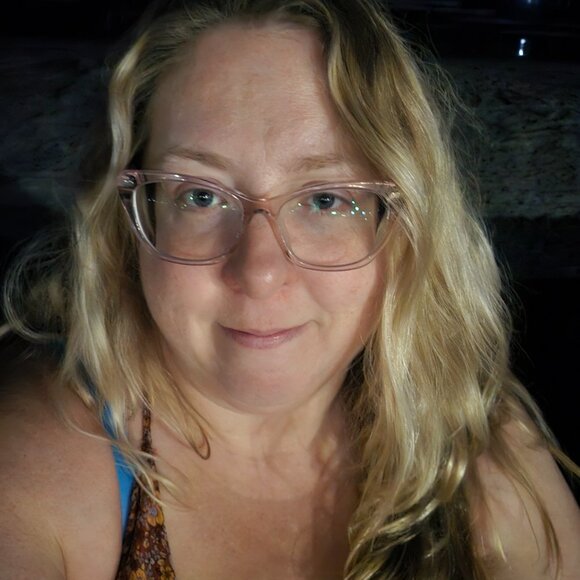 Meet your Posher, Stacie - Picture 1 of 1